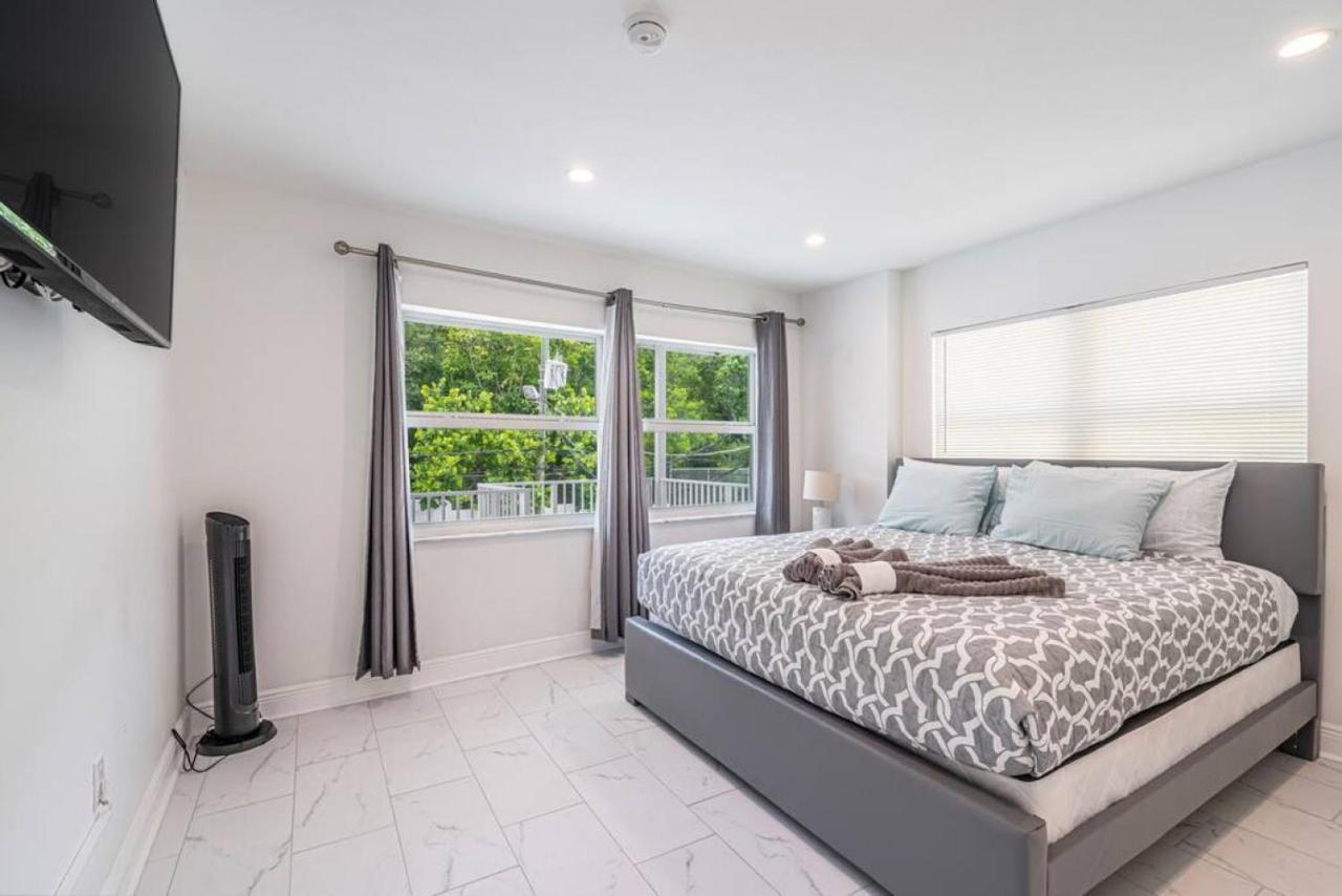 The Purple Pelican Beachfront With Ocean Balcony Unit 1 Fort Lauderdale Eksteriør bilde