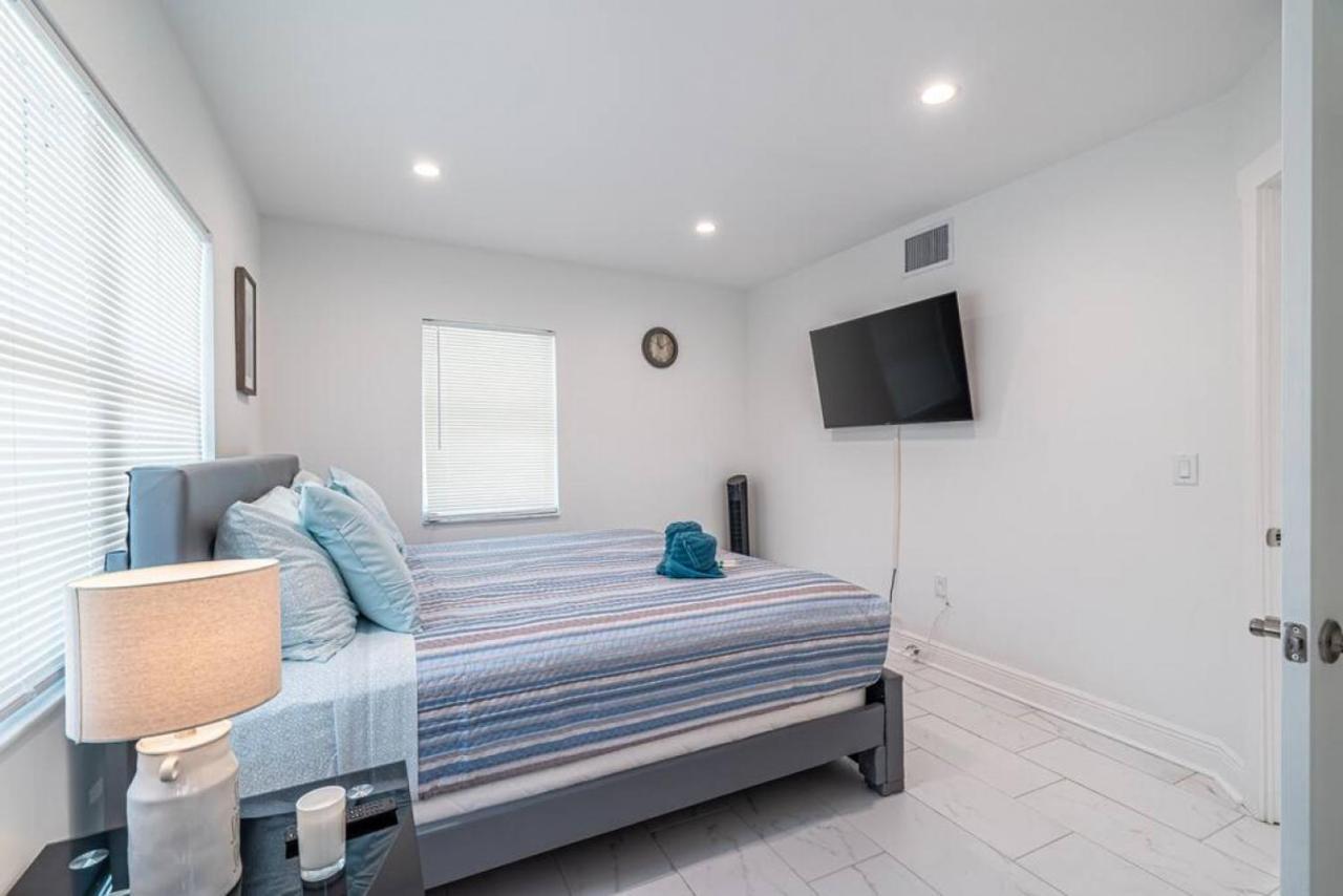 The Purple Pelican Beachfront With Ocean Balcony Unit 1 Fort Lauderdale Eksteriør bilde